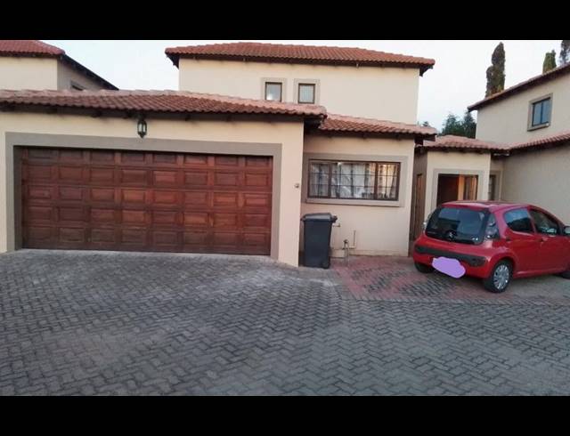 3 BEDROOM TOWNHOUSE FOR SALE IN THERESAPARK